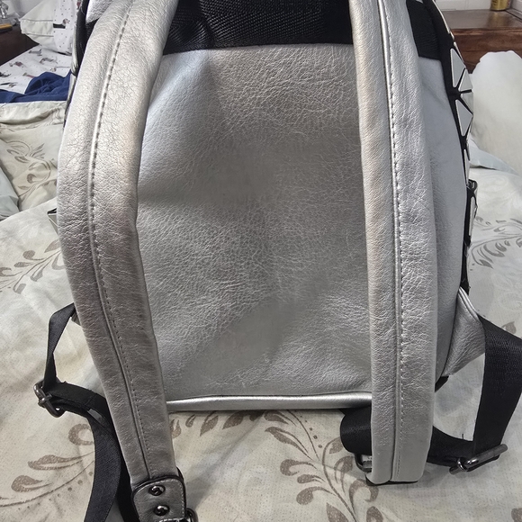 Geometric Silver Backpack - Picture 4 of 6